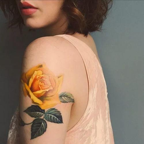 纹身女孩网红吃瓜,揭秘网络红人的幕后生活